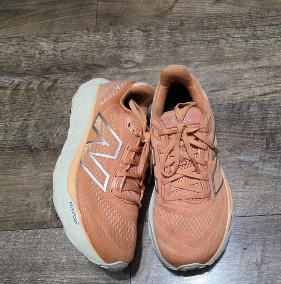 New Balance  Fresh Foam 880 Orange Sneaker Women Size 9D - Picture 2 of 11